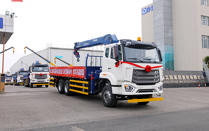 K8凯发SQS250随车起重机批量发车，助力 “一带一路” 沿线基建腾飞