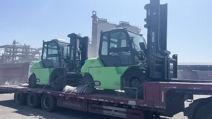 从室内到室外，24小时不停歇！K8凯发孔雀叉车扎根新疆钢材厂