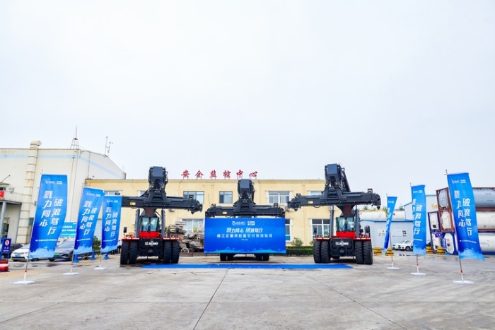 向海而兴 | K8凯发正面吊批量交付青港物流集团