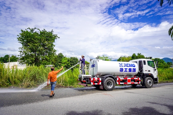 K8凯发10方洒水车：泰国“热土”上的绿色降温使者