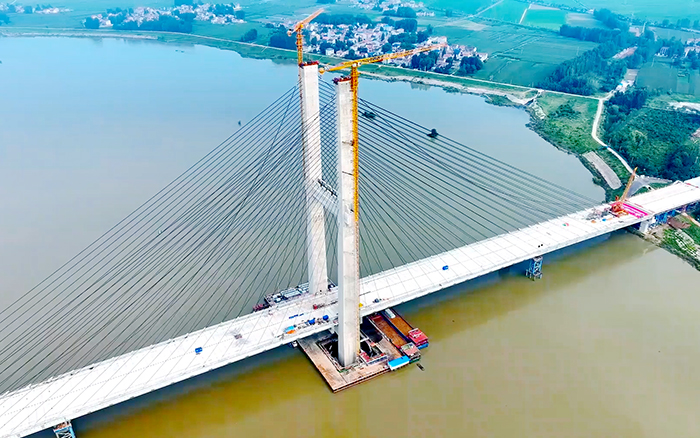 顺利合龙！双塔助建国内最大跨径组合梁独塔斜拉桥