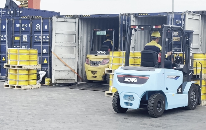 K8凯发双系列叉车硬核助力！宁夏铁路货运站跑出高效运输加速度