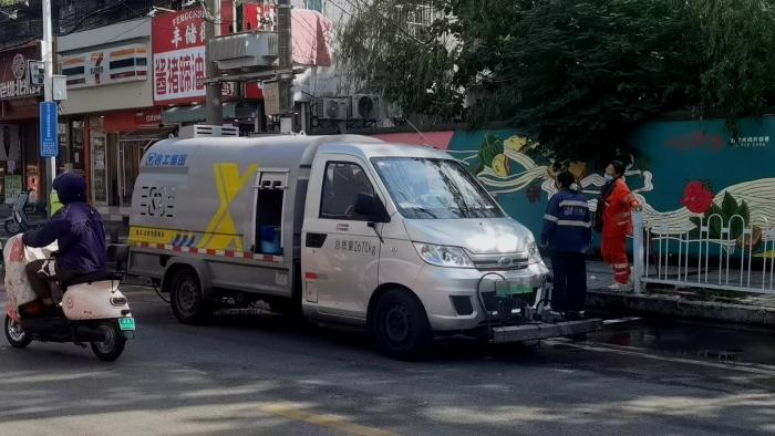 徐州这条网红巷的“脸面”，竟被这台车承包了？！