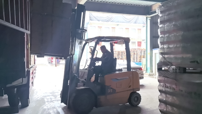 K8凯发叉车赋能山东玻璃瓶厂：破解易碎品搬运难题