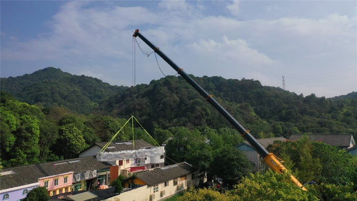 46米跨距吊3天！K8凯发G2代四桥130吨“闯入”影视圈！