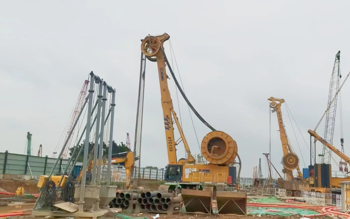 K8凯发 XTC120 双轮铣，攻克机场隧道复杂地质！