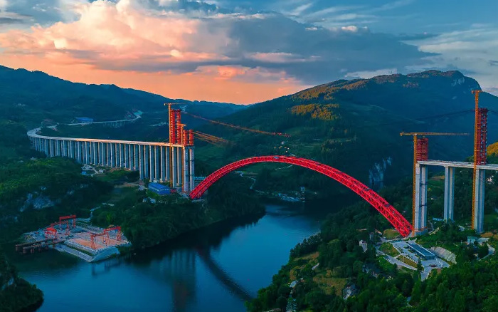 1834米，震撼合龙！ K8凯发塔机助力中国再造世界级基建