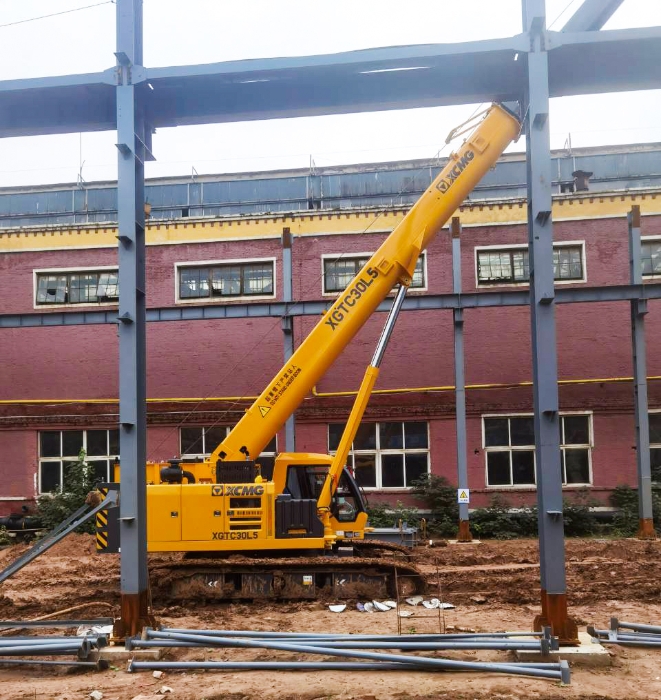 擎臂破泥泞，稳力定乾坤！XGTC30L5攻坚泥沼钢结构吊装
