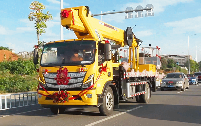 婚车新物种！K8凯发高空作业车见证“硬核浪漫”